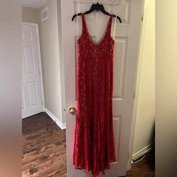 BCBGeneration Red Lace Gown, size 4 - Picture 6 of 9